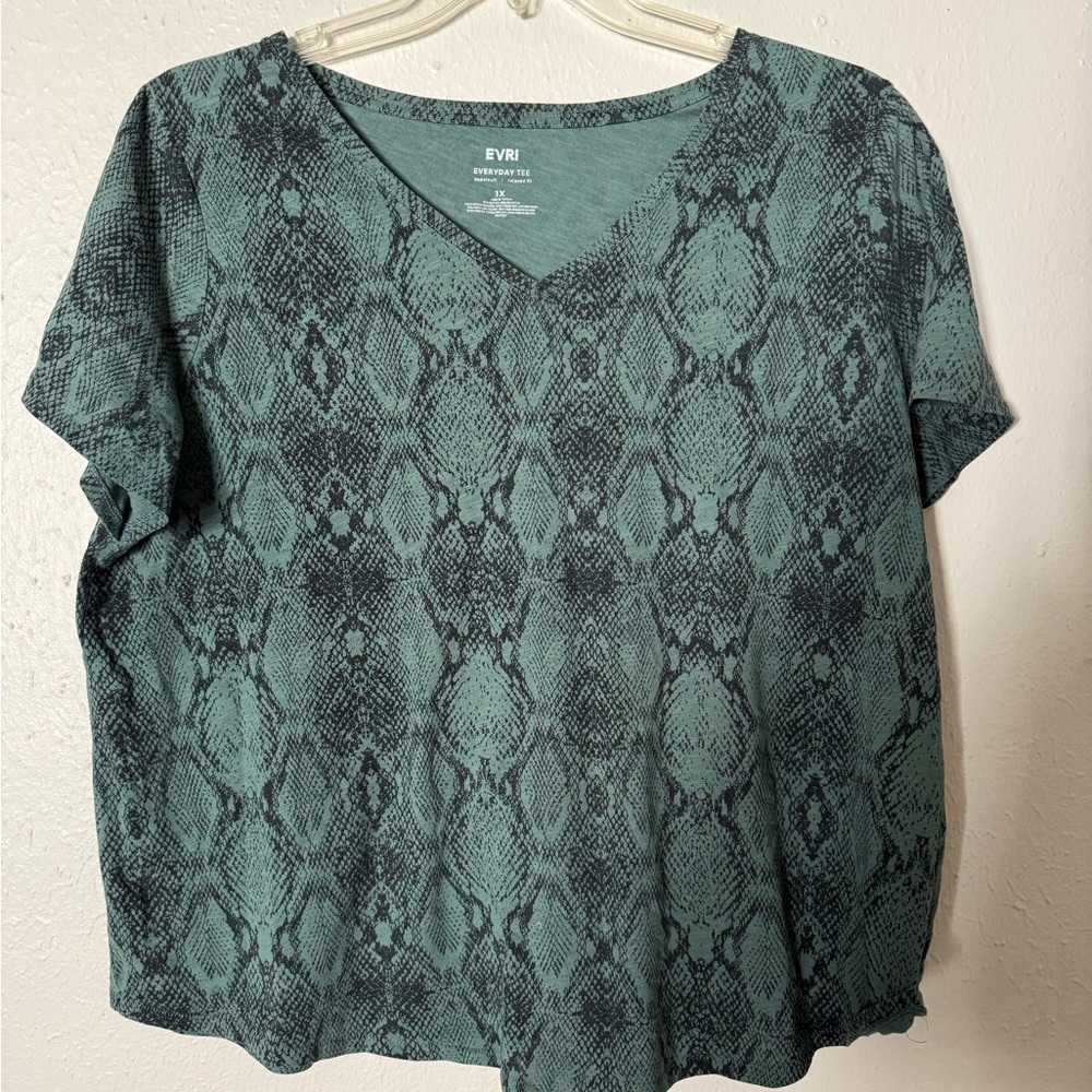 EVRI Green Patterned Everyday Tee